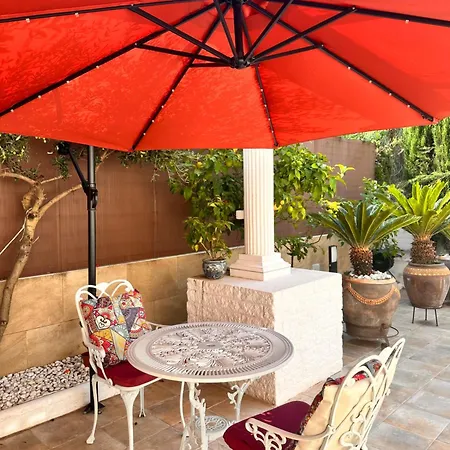 Couette-café Iri N3 Con Un Bano Compartido Y Balcon 3*